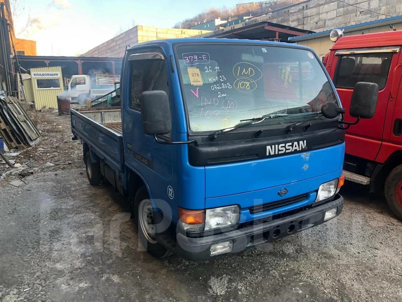 Бензиновый ниссан атлас. Nissan atlas 2003 akr69e. Nissan atlas 200. Бензиновый ниссан атлас. Ниссан бортовой желтый.