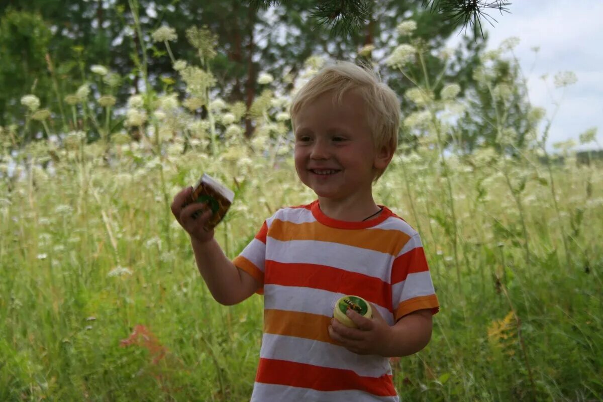 14 Летний пацан вырастил тюльпаны. Никогда не растёт мальчик .... Мальчик вырастил 35000 тюльпанов. Я вырастал пацаном в Смоленске футболка.