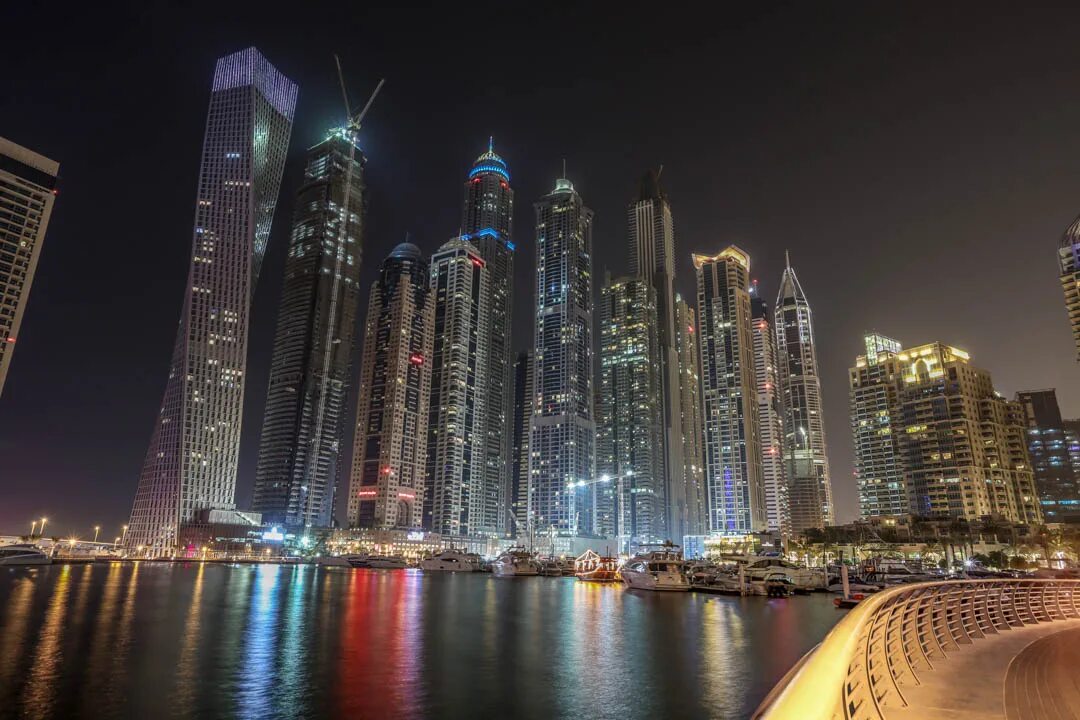 Sla dubai hotel residence. Дубай сити пермь. Мун тауэр дубай. Оаэ 2023. Дубай 1400.