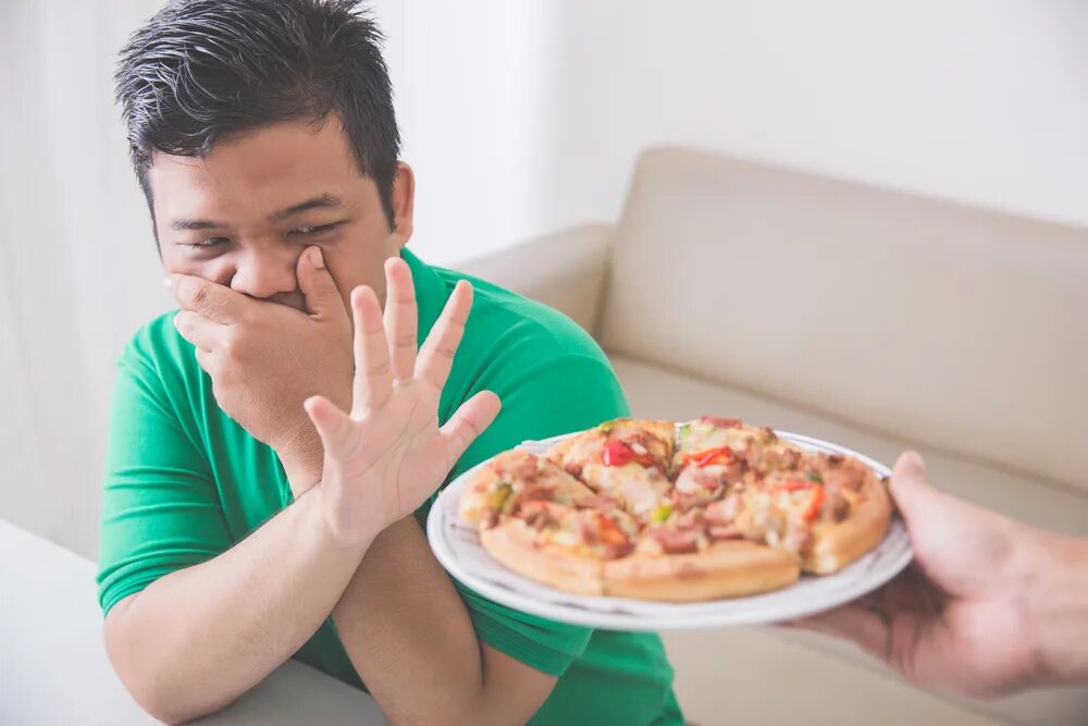 Аллергия на фаст фуд фото. Нездоровый пассивный человек фото. Stop eat unhealthy food. Нездоровый зависимый человек фото. Съесть останавливаться