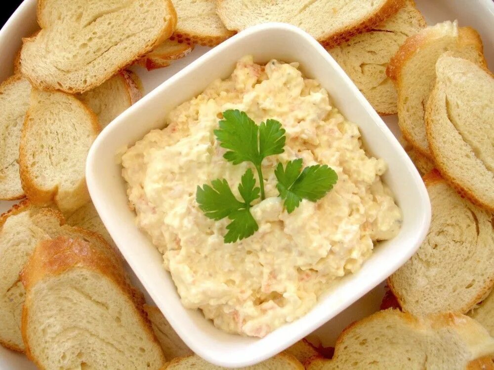 Паштет из яиц рецепты. Яичный паштет. паштет из яиц. паштет из яиц и сыра. паштет из варёных яиц.