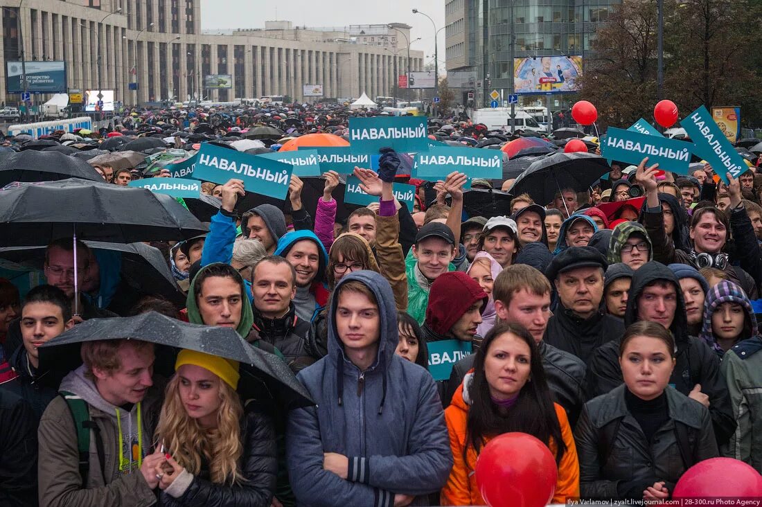 Навальный на митинге фото. Митинг за Навального. Молодежь на митингах Навального. Протесты Навального. Many people in russia have