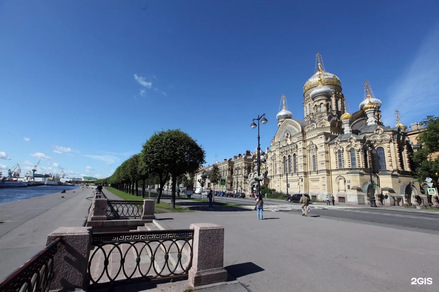 Монастыри подворья спб. Успенское подворье Оптиной пустыни в Санкт-Петербурге. Успенское подворье монастыря Оптина пустынь. Подворье Оптиной пустыни на Васильевском острове в Петербурге.. Подворье монастыря Оптина пустынь в СПБ.