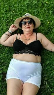 Katta mushukning yaqindan olingan surati