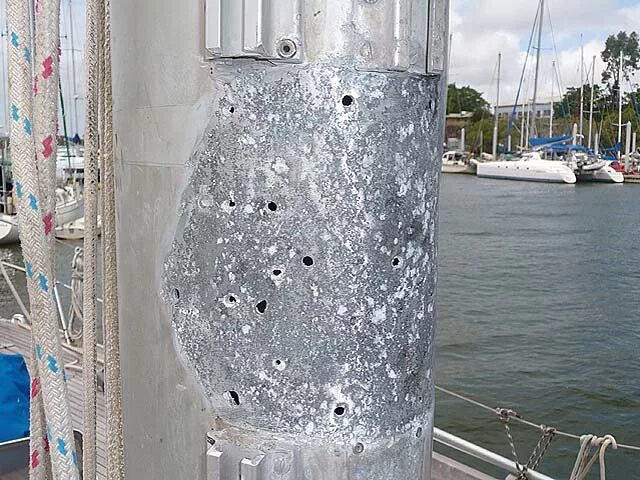 коррозия дюралюминия. ржавый алюминий. коррозия алюминия на воздухе. алюминиевая коррозия. алюминиевая коррозия.