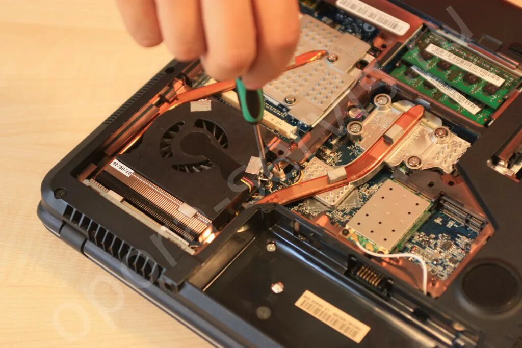 Macbook air 13 разобранный. Msi жесткий диск ssd. Можно ли разбирать ноутбук. Macbook air 13 контроллер питания. Travelmate 5220g.