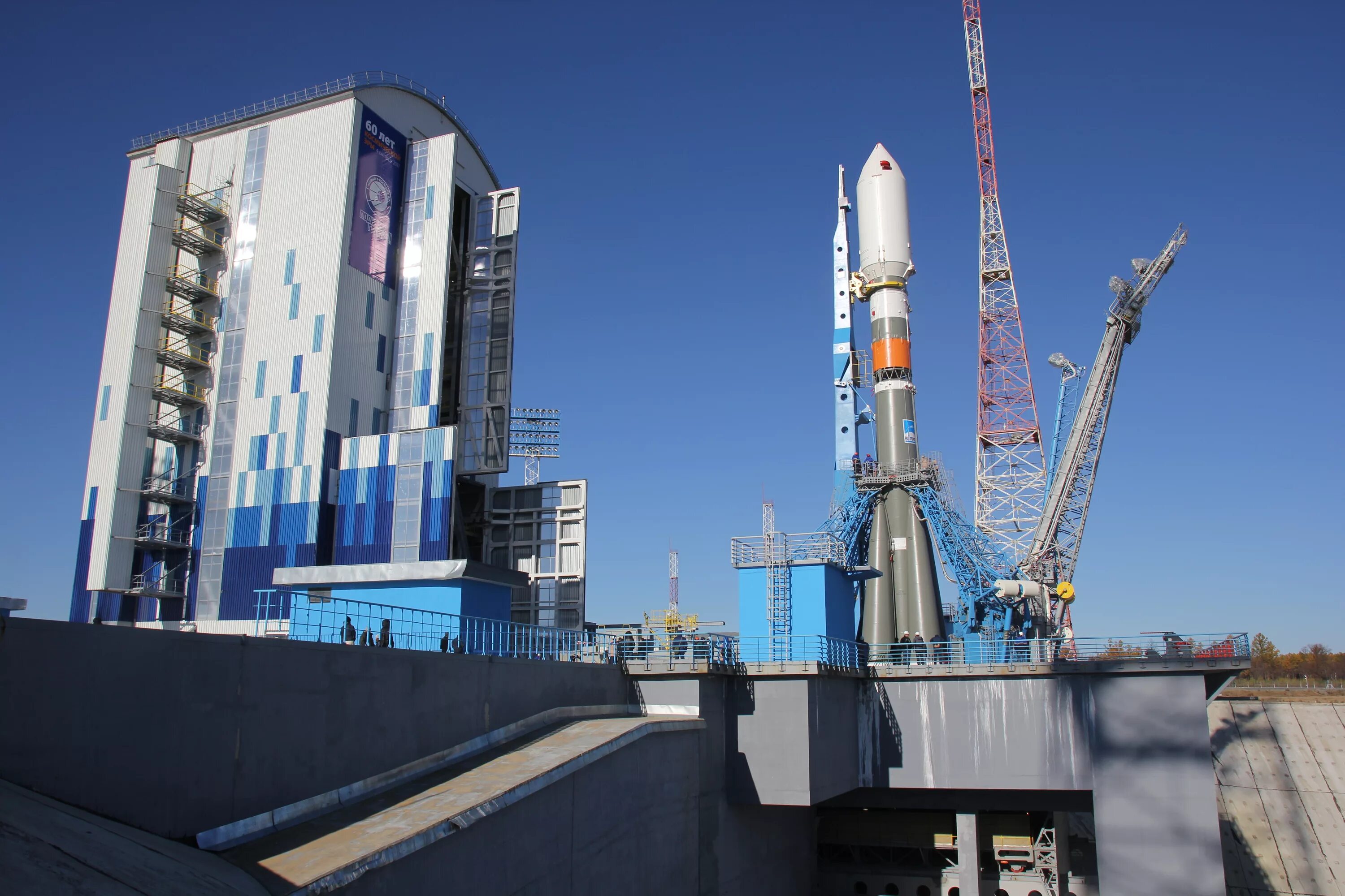 ракета союз. хвостовой отсек рн союз 2. постройка ракет. благовещенск космодром. космодром восточный.