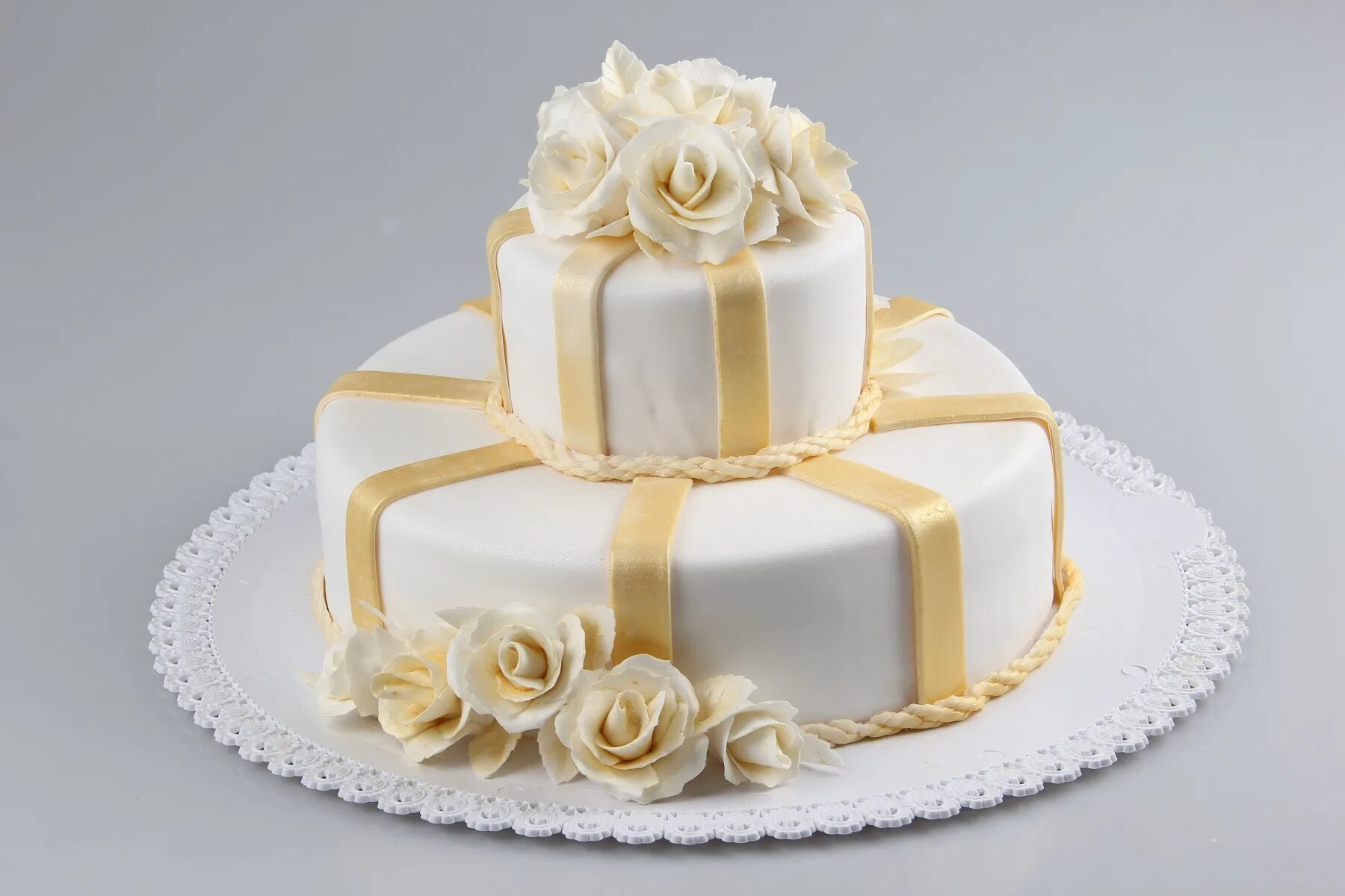 Торт принцесса швеция. Марципановый торт. Марципанов торт. Торт с марципаном. Торт украшенный марципаном.