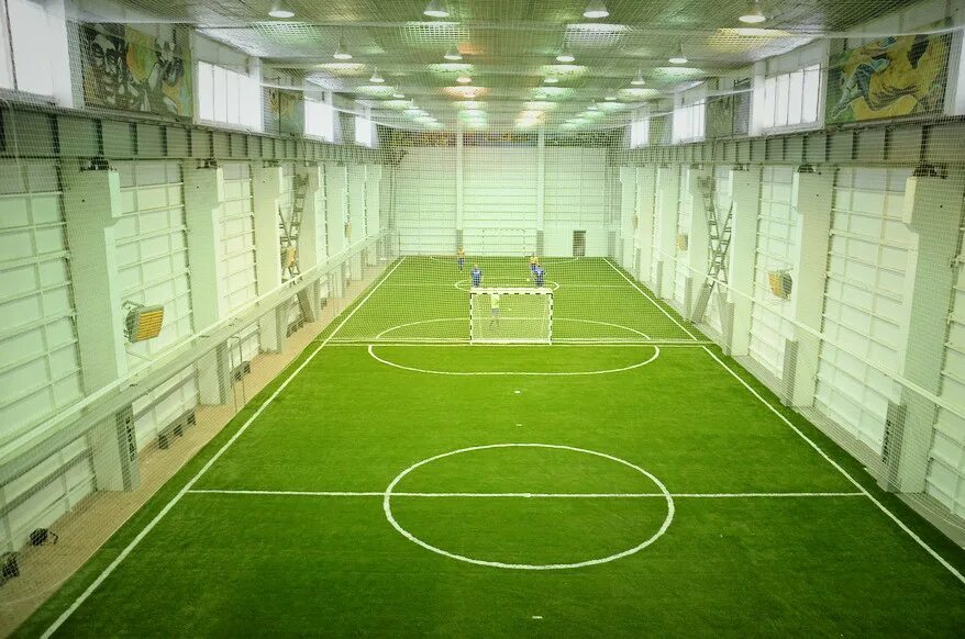 Сайт мини футбольного. Футбольное поле Чкаловец Новосибирск. Мини футбольное поле. Футбольный зал. Поле для мини футбола.