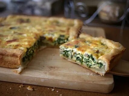 Пирог с домашним сыром и зеленью