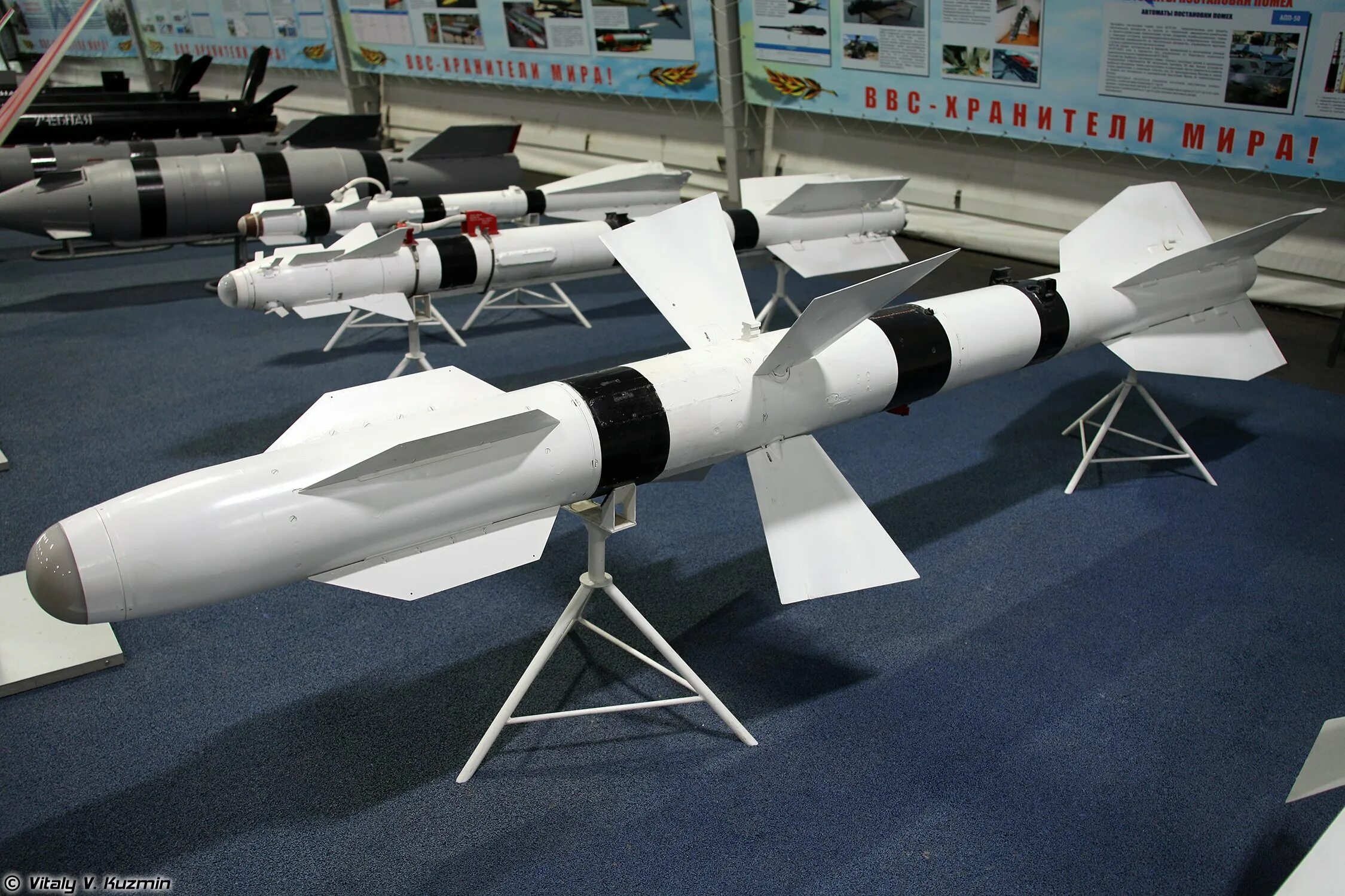 Р-27 авиационная ракета. Самолетная ракета. Су-15тм ввс. Самолетная ракета. Ракета воздух-воздух р-27.