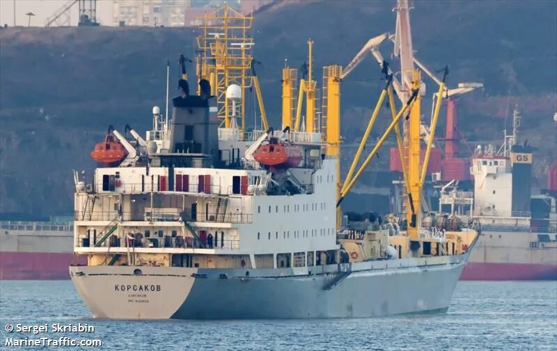 Где находится судно корсаков. Транспортный рефрижератор корсаков. судно корсаков гидрострой. корсаков рефрижератор судно. тр корсаков рефрижератор.