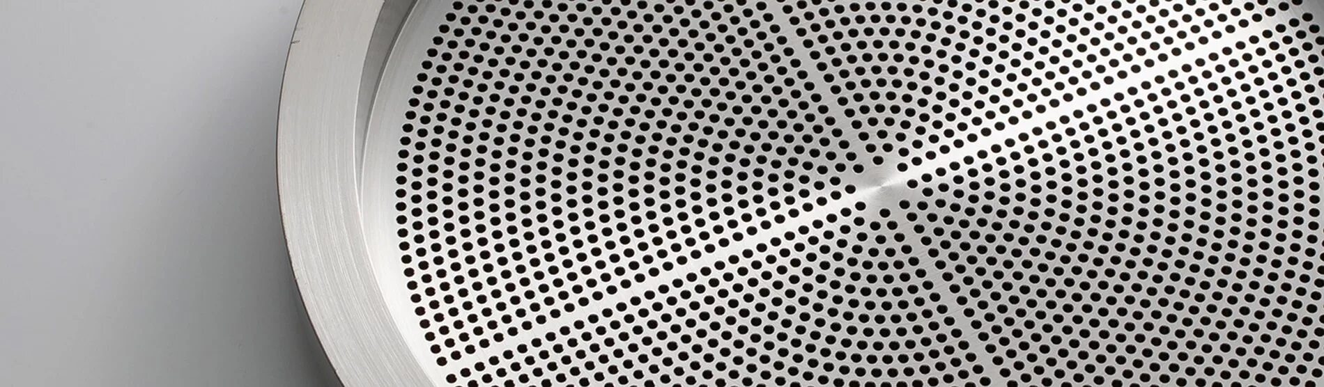 Dry spinning. Spinnerets platinum. spinneret. transparent dry or wet.