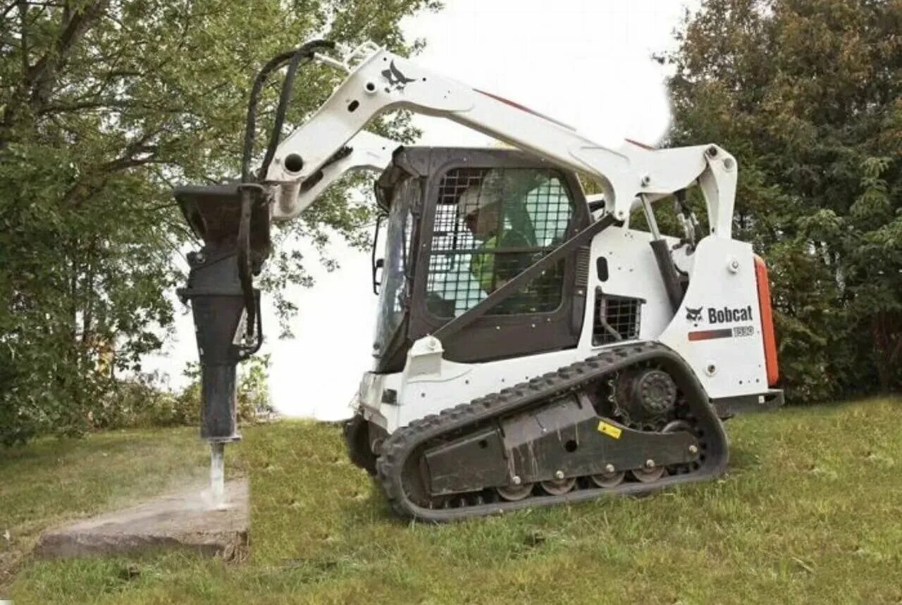 Гидромолот bobcat. Бобкэт t590. Бобкэт 590. Гусеничный мини погрузчик Bobcat. Бобкэт 175.