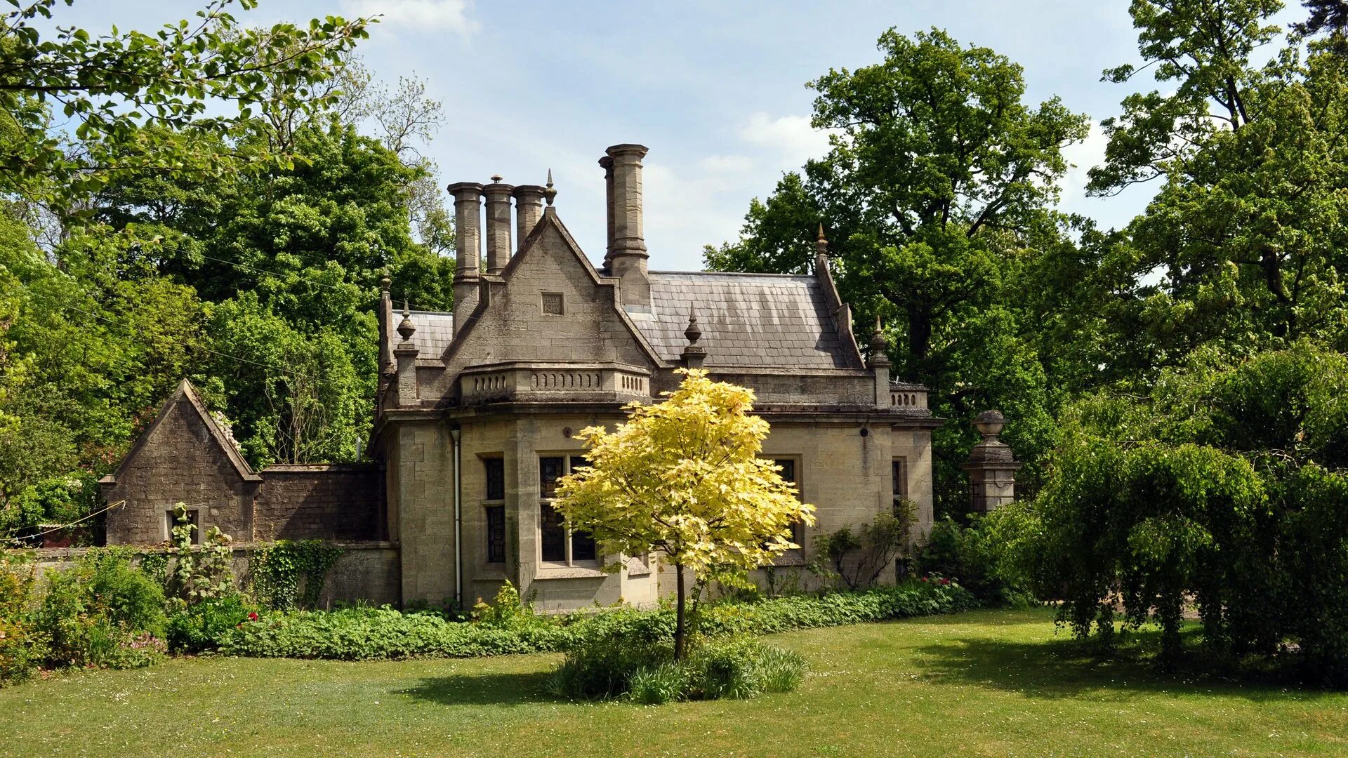 A summer jaunt for guests of The Ritz to the Prince of Wales’s home English mano