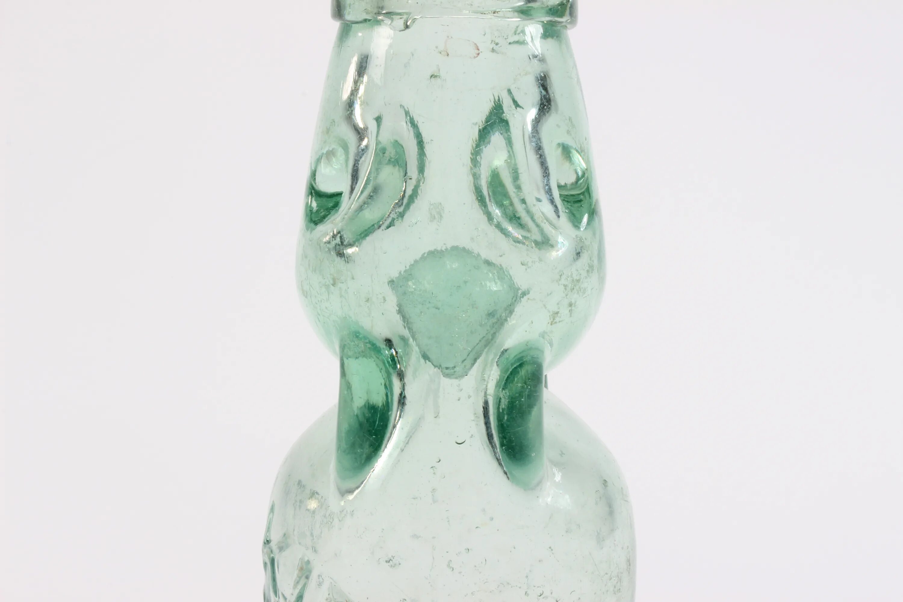 Бутылка кодда. Codd bottle. Ноги бутылки форма. Aerated water. Стеклянная бутылка в чехле.