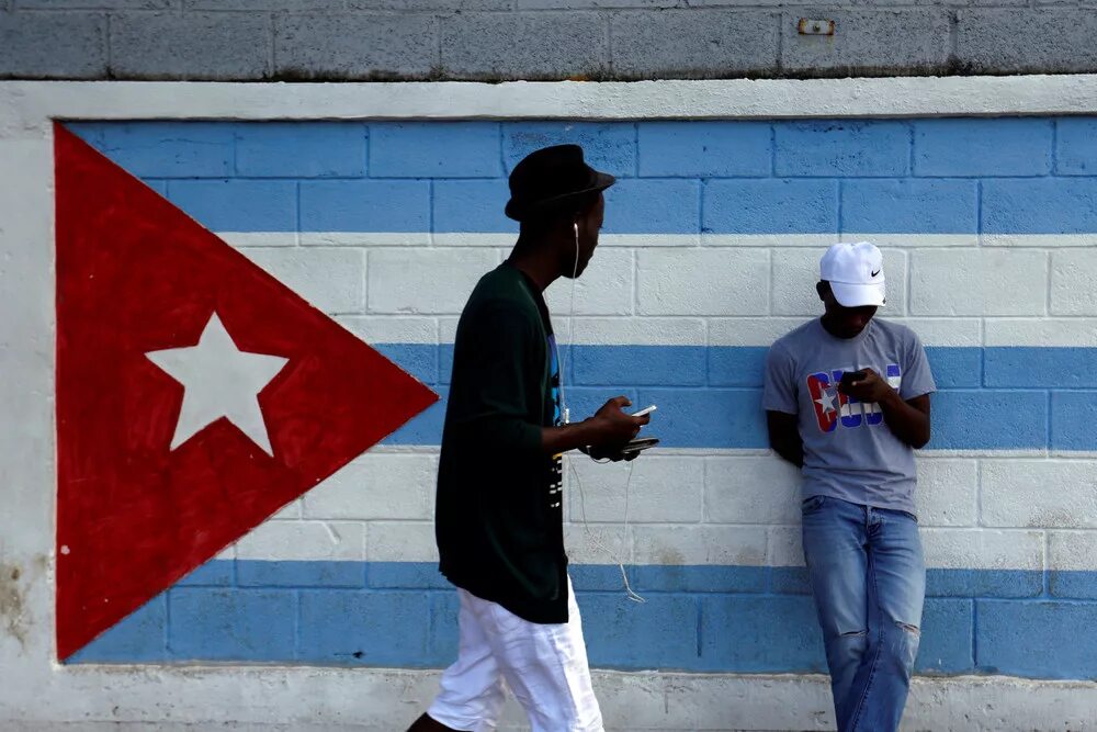 Куба жители. Интернет на Кубе. Куба молодежь. Куба и кубинцы. Население кубы 2024 год