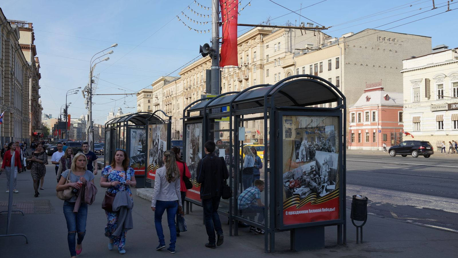 Остановка 9 мая автобусы. Московские остановки. Остановка Садовая площадь. Остановки за границей. Остановка 9 мая.