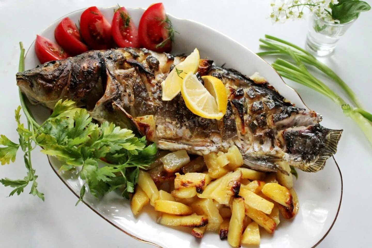 Рецепт карп с овощами. Рыба фарширов карп. рыба карп запеченный. печеный карп. карп в духовке.