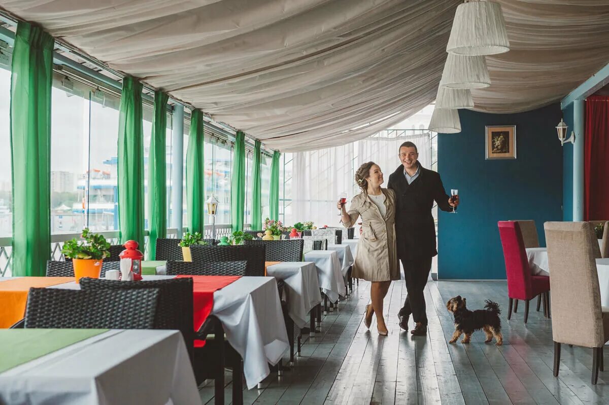 идеи лав стори в кафе. завтрак влюбленных. фотосессия лавстори в кафе. лав стори сургут ресторан. кафе лав стори.