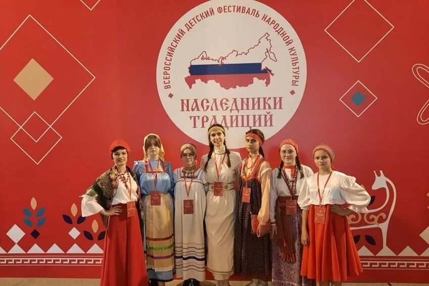 Фестиваль возьмемся за руки друзья. Фестиваль от волги до дона 2019. Поволжская глубинка павловка 2022. Фестиваль от волги до дона 2019. Всероссийского фестиваля национальных культур.