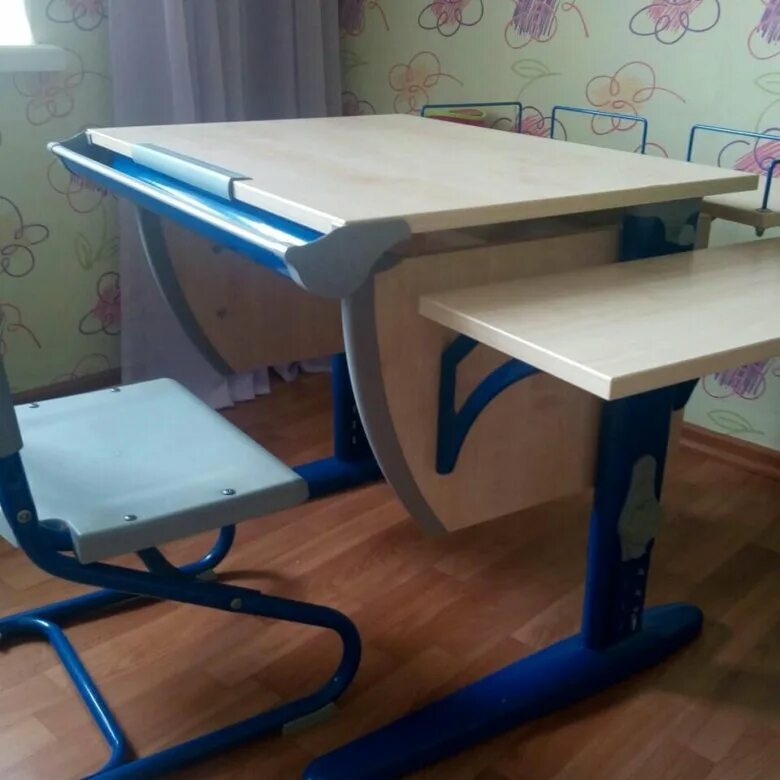 Растущая парта авито. Парта дэми сут-14-02. растущая парта дэми. растущая парта дэми со стулом. авито парта для школьника.