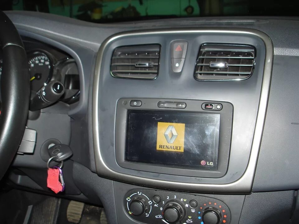 2 din магнитола в рено логан 1. 2din renault. Renault sandero 2012 магнитола 2 din. Рамка 2 din сандеро 2. Встроить планшет 10дюймов рено дастер 1g.