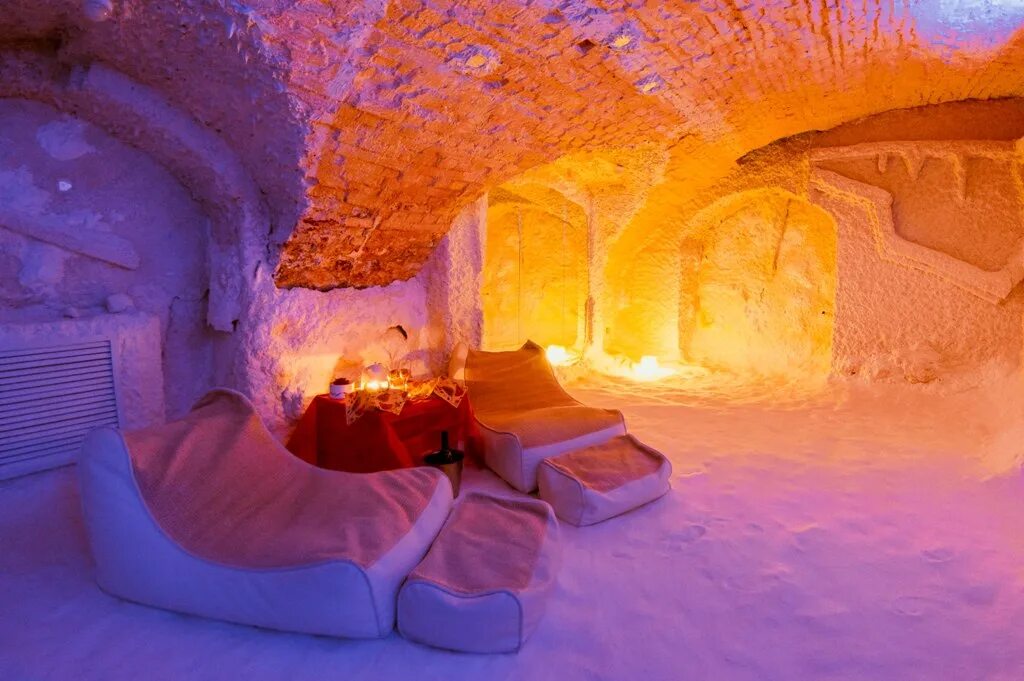 Спелеотерапия соляная пещера. Галотерапия и спелеотерапия. Спелеотерапия что это в санатории. Соляное лечение. Солевые ванночки для рук.