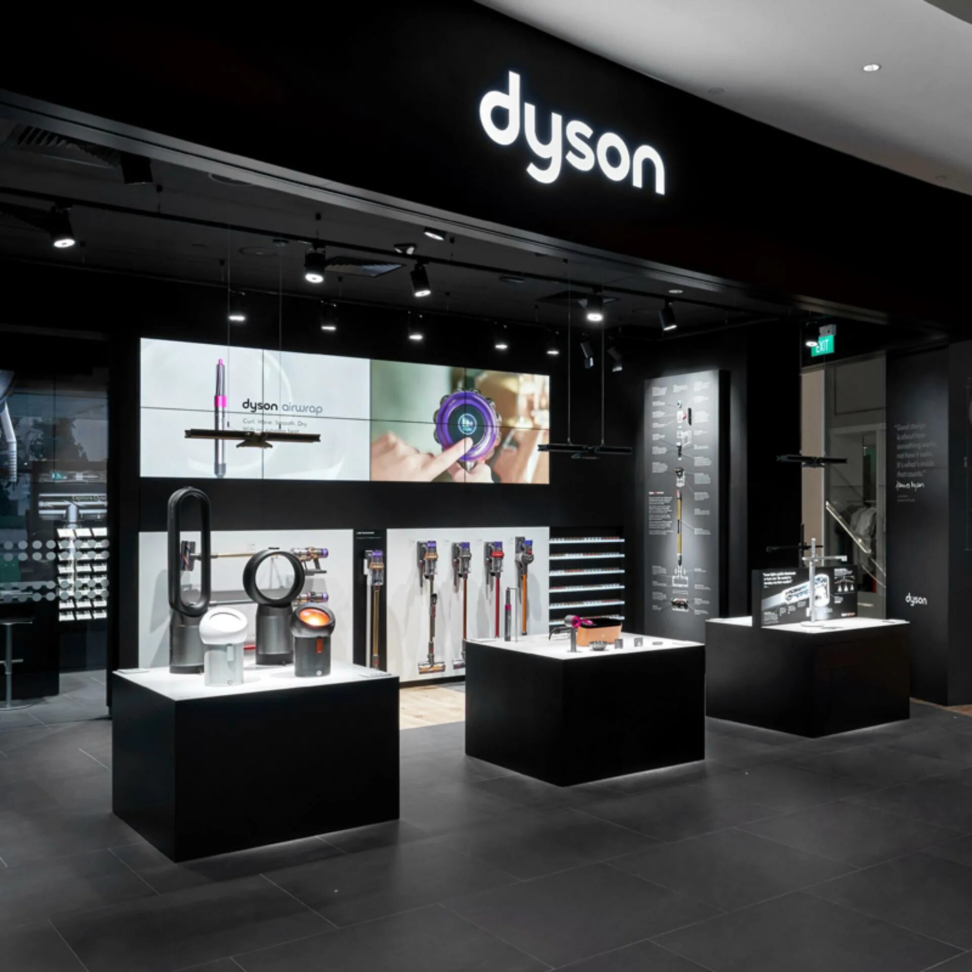 Сайт магазин дайсон. Shop-in-shop Дайсон. Dyson магазин. Островок Dyson. Витрины Дайсон в магазине.