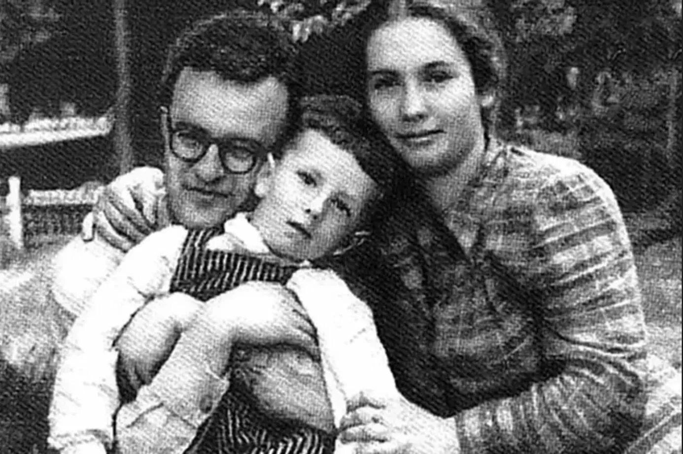 Дети георгия дронова. Семья георгия дронова. Георгиев семья. Семья георгия дронова. Георгиев семья.