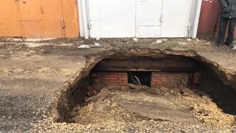 Подростки нашли дыру в своем гараже