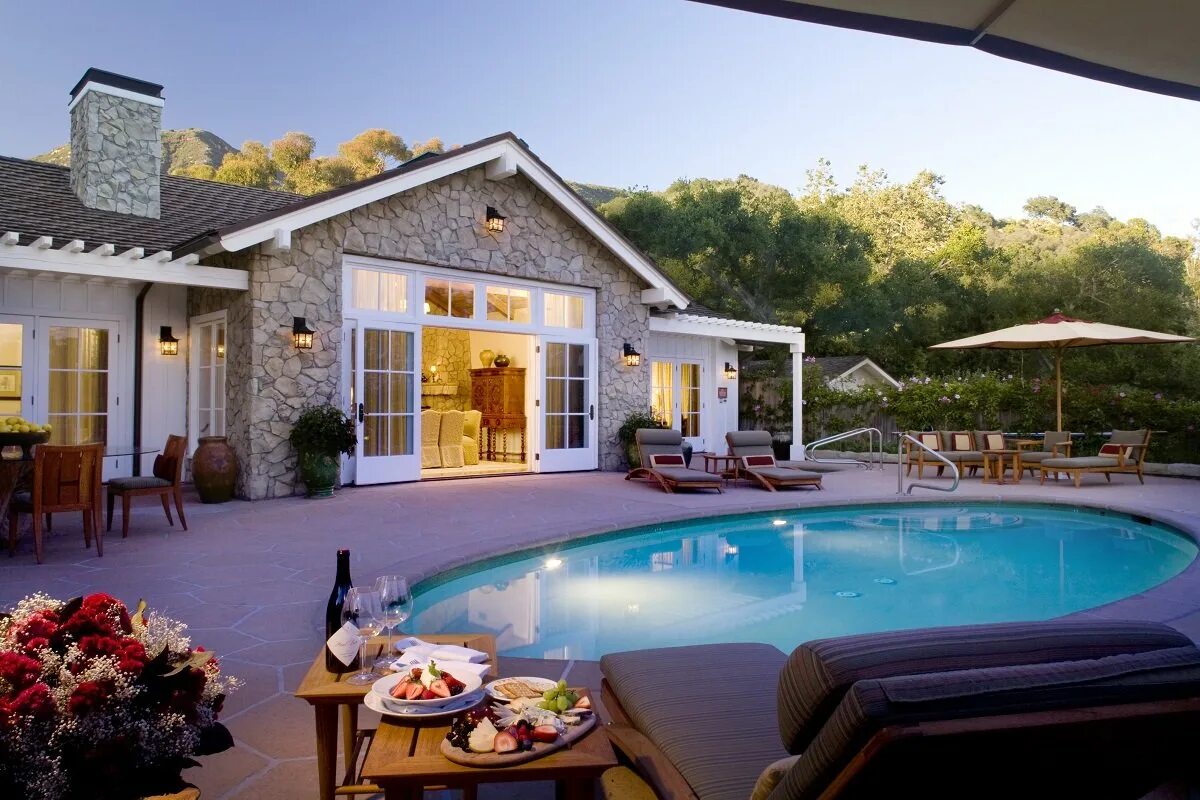 San Ysidro Ranch. Домик с бассейном. Уютный домик с бассейном. Красивый коттедж с бассейном.