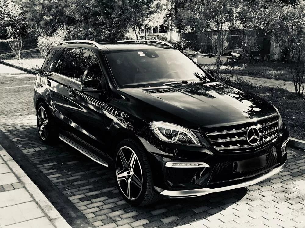 Машина мерседес большая. Мерседес ml 63 AMG 2021. Мерседес Бенц джип. Мерседес Бенц джип черный. Мерседес черный джип.