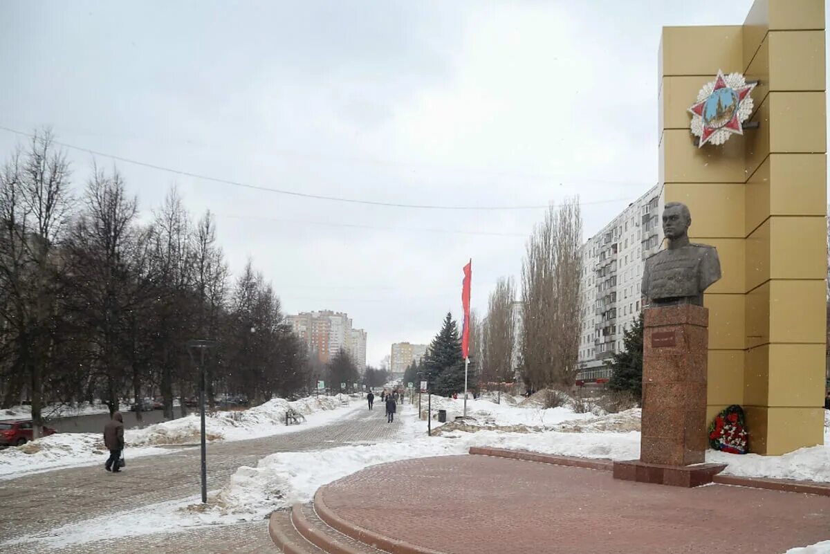 Аллея памяти рокоссовского в каком районе нижнего. Нижний новгород рокоссовского 2025. улица рокоссовского нижний новгород аллея памяти. аллея памяти и славы нижний новгород рокоссовского. площадь рокоссовского нижний новгород.