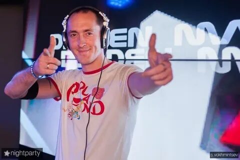 Dj den