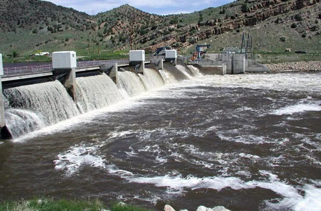 Энергия воды в реке. Хоробровская ГЭС. Хоробровская плотина. Гидроэнергетические ресурсы Таджикистана (ГЭС).
