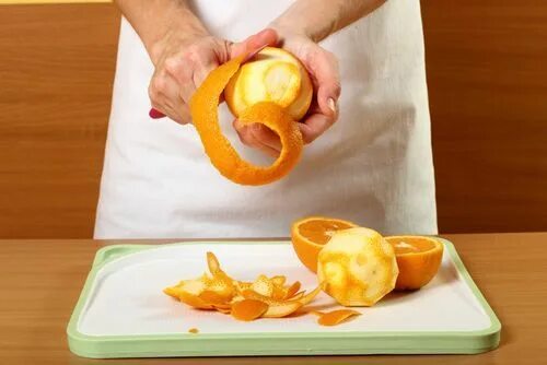 Como descascar laranja em segundos: 3 truques fáceis Recipes, Plastic cutting bo