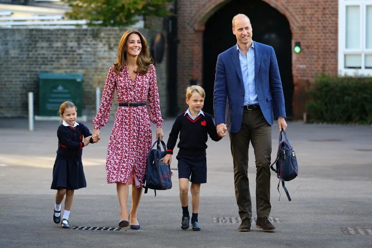 Кейт миддлтон фотошоп с детьми. Дети Кейт Миддлтон и принца Уильяма. Дети Кейт Миддлтон и принца Уильяма 2021. Кейт Миддлтон с детьми 2022. Кейт Миддлтон и принц Джордж.