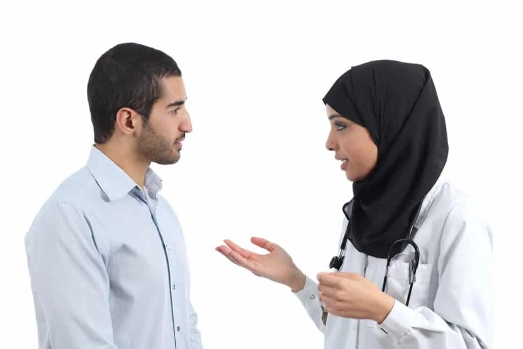 Врачи мусульмане. Арабский врач. Пациент и врач в арабских Эмиратах. Врач мусульманин. Врачи арабки.