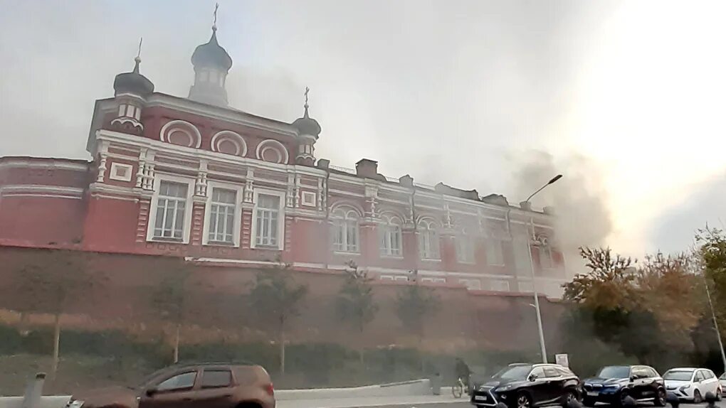 Пожар в монастыре Москва. Пожар в центре Москвы монастырь. Пожар в Рождественский монастырь Москва 2021. Пожар в монастыре в Татьяновке. Сгорел монастырь