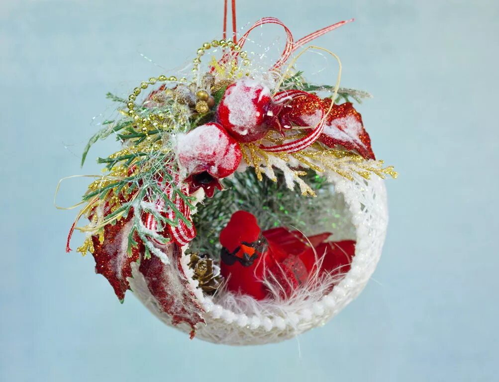 новогодние шары из ниток. шары из ниток и клея. елочная игрушка из ниток.