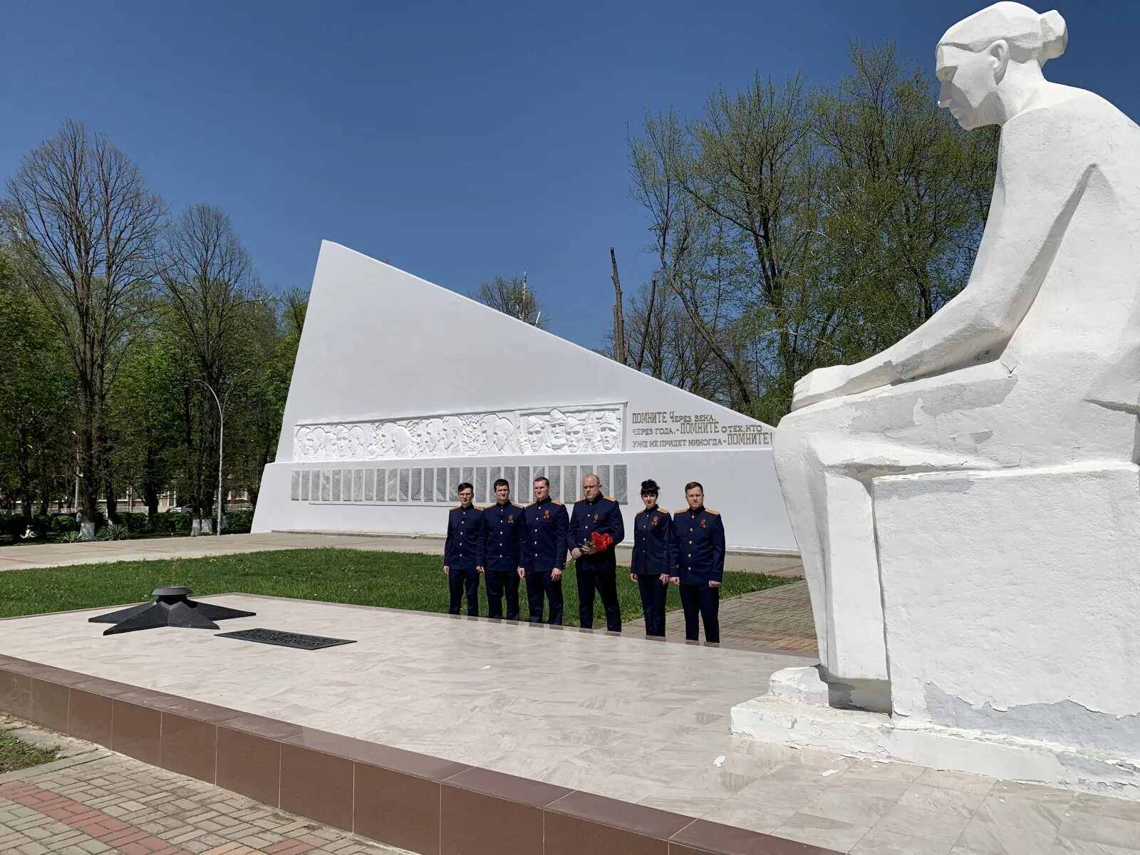 Станица новоалексеевская краснодарский край. Динская мемориальный комплекс. Мемориалы Динского района. Мемориал ст Динская. Динская станица Краснодарский край мемориал.