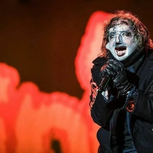 Кори 2019. Кори Тейлор слипкнот 2019. Slipknot 2019 кори Тейлор маска.