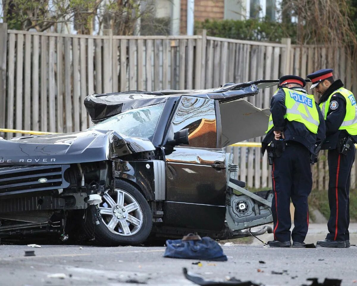 Range Rover crash. ДТП Рендж Ровер Вог. Авария Рендж Ровер Вог. Рендж Ровер спорт авария.