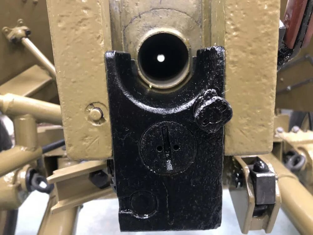 открытие затвора. затвор 45 мм пушки. открытие затвора. выдержка затвора. кустарный ппш.