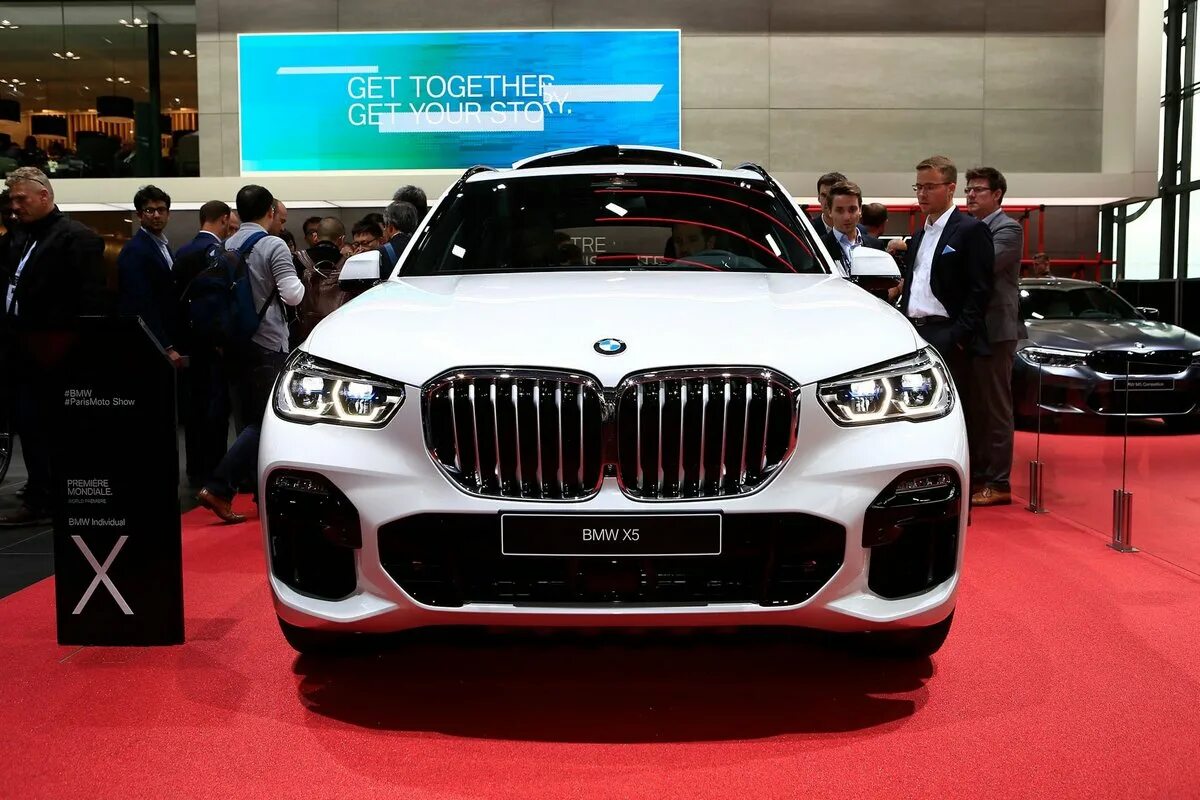 Сколько рублей стоит новый. BMW x5 New model. Новой поколение БМВ Х 7. Х7 БМВ новый в автосалоне. БМВ x5 последнее поколение.