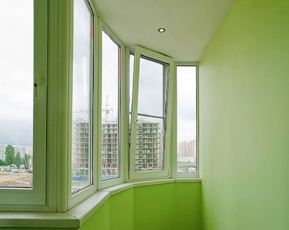 Какой краской покрасить балкон. Отделка балкона. Отделка балкона гипсокартоном. Салатовый балкон. Краска для балкона.