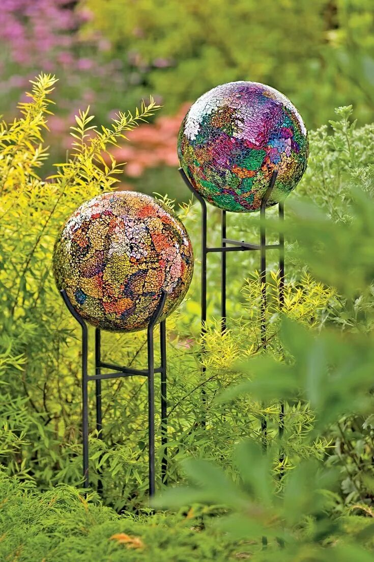 Шары для сада своими руками. Декоративные шары для сада. Мозаичные шары для сада. Декоративный шар для сада. Декоративные шары для ландшафта.