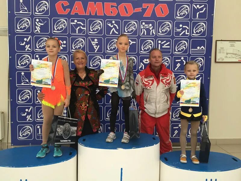 Самбо 70 фигурное катание. Алексей четверухин тренер фигурное катание. Царева анна владимировна фигурное катание. Самбо-70 хрустальный фигурному катанию. Дворец спорта самбо 70 хрустальный.