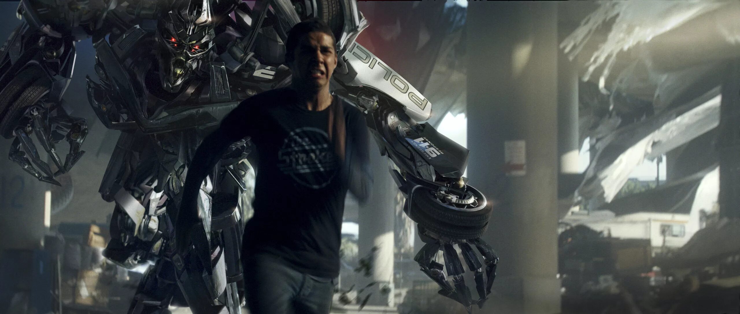 Transformers 2007. Бамблби против баррикейда трансформеры 2007. трансформеры 2007 баррикейд кадры.